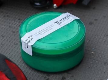  Wosk zabezpieczający płytkę przed wnikaniem fugi w pory